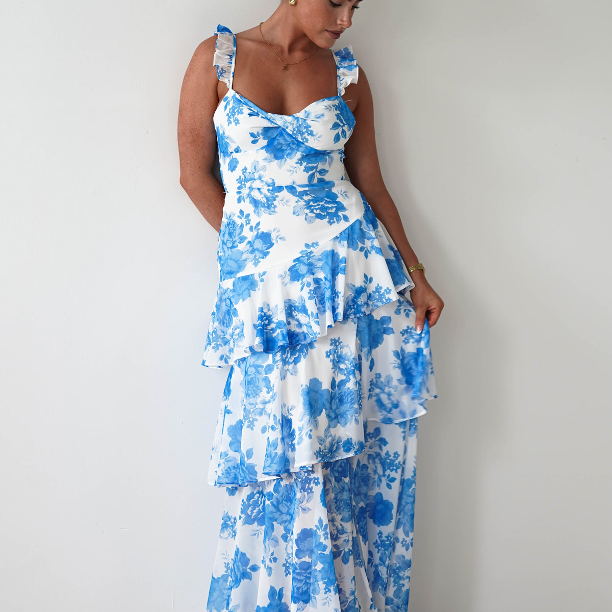 Veda Ruffle Strap Split Maxi Dress Floral White/Blue Xs Veda Ruffle Strap Split Maxi Dress Floral White/Blue Xs