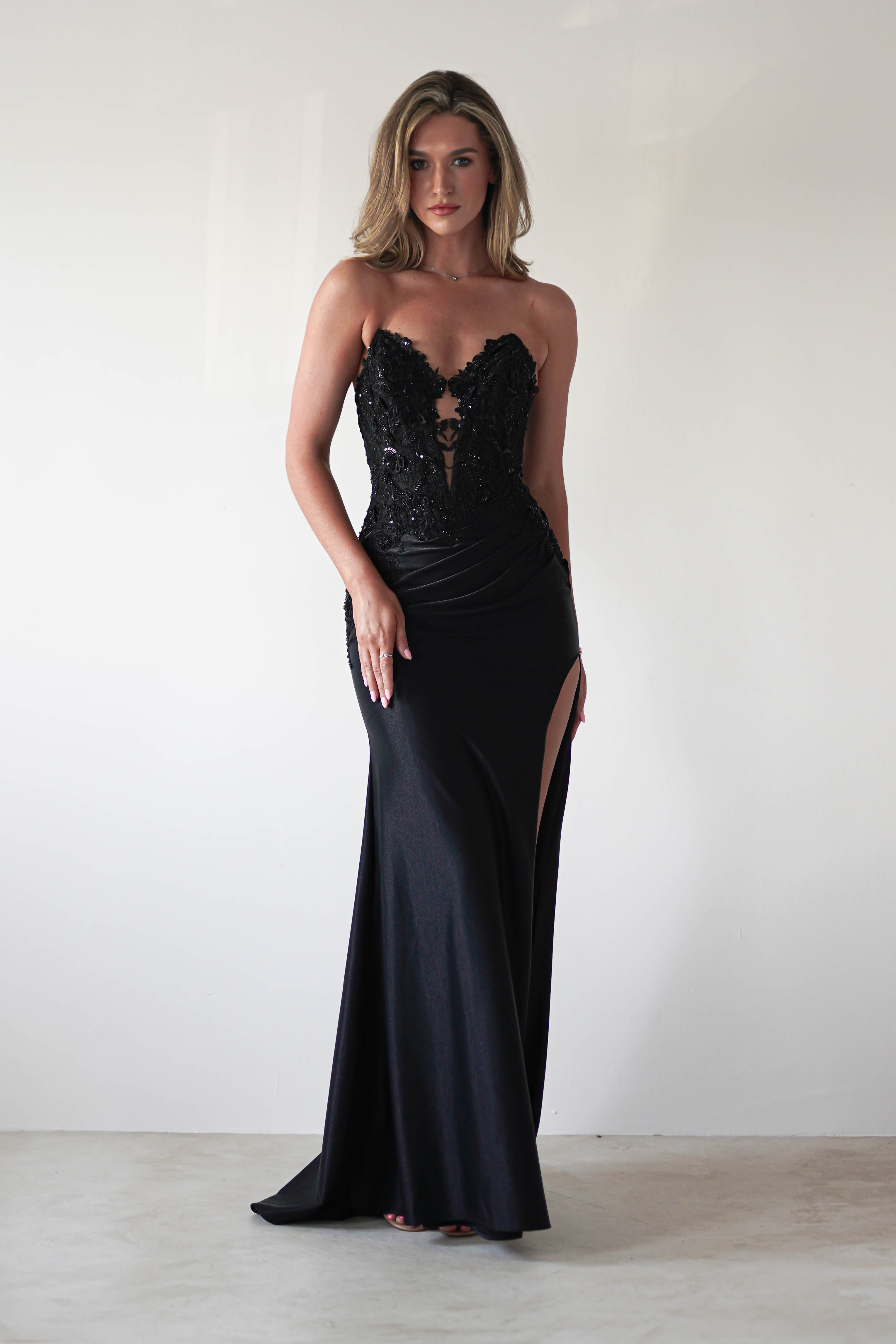 Perla Embellished Gown | Black