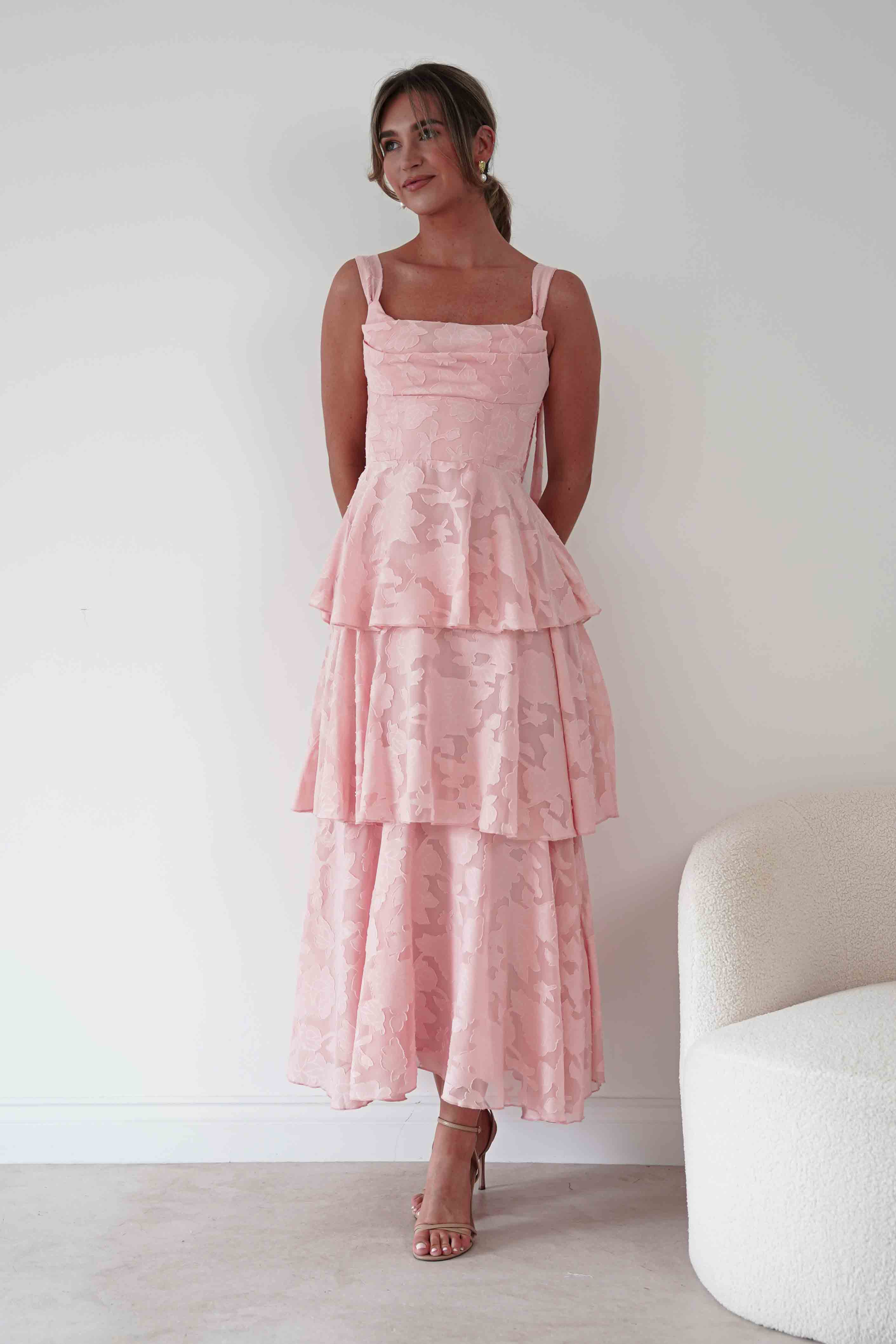 1*DONE*SHAREEN-MD08394-1-Geblümtes Jacquard Maxikleid mit Stufenrock | Rouge