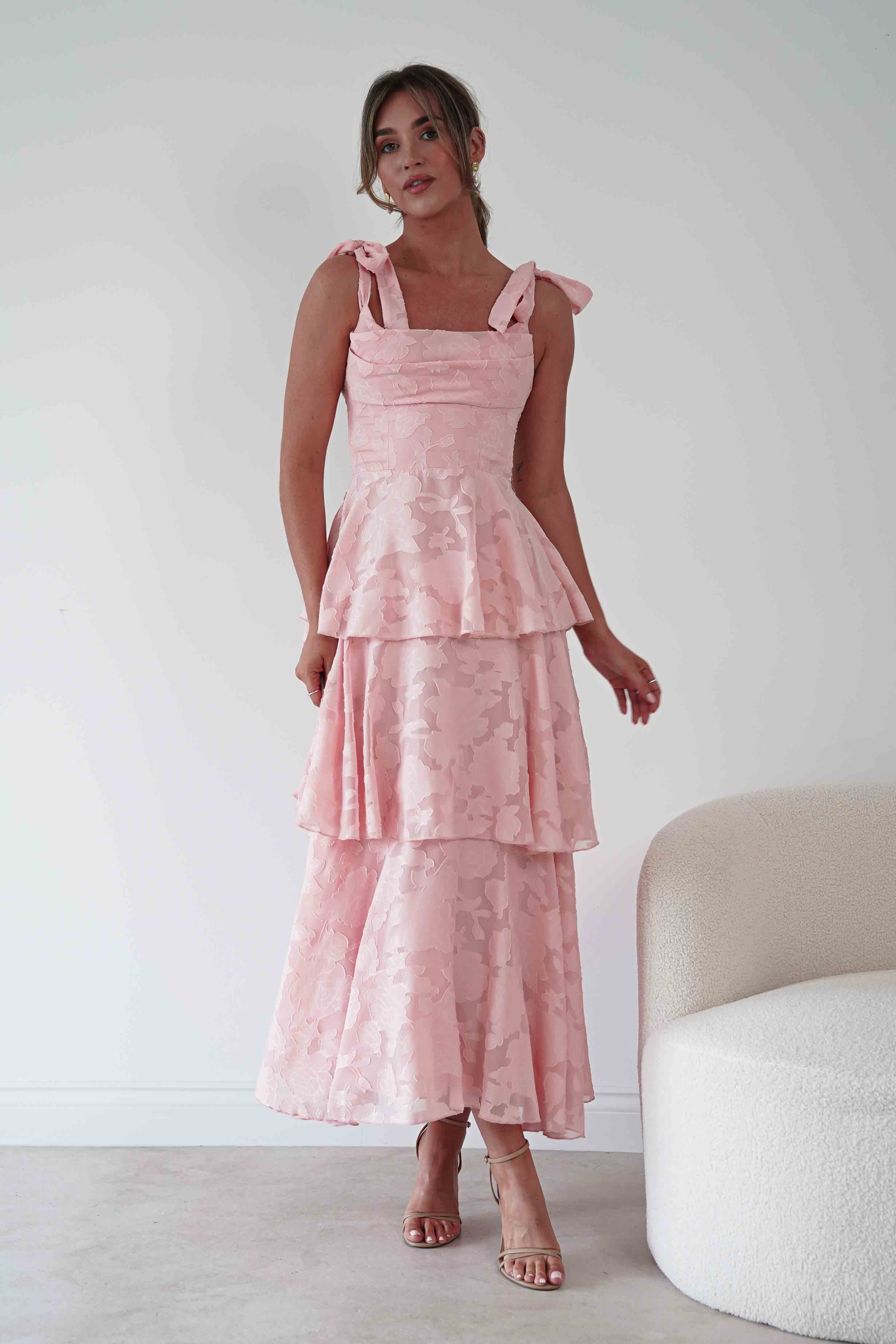 1*DONE*SHAREEN-MD08394-1-Geblümtes Jacquard Maxikleid mit Stufenrock | Rouge