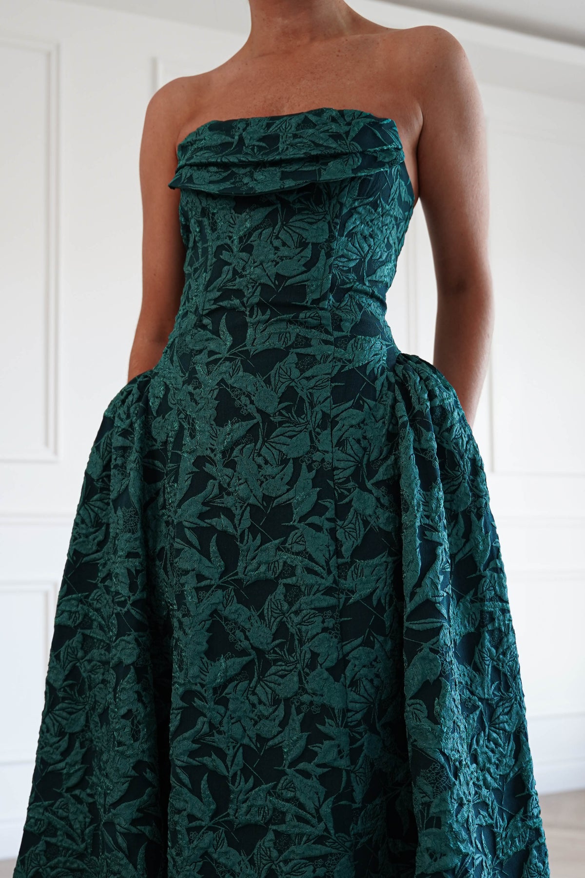 Irina Strapless Jacquard Midi Dress in Hunter Green