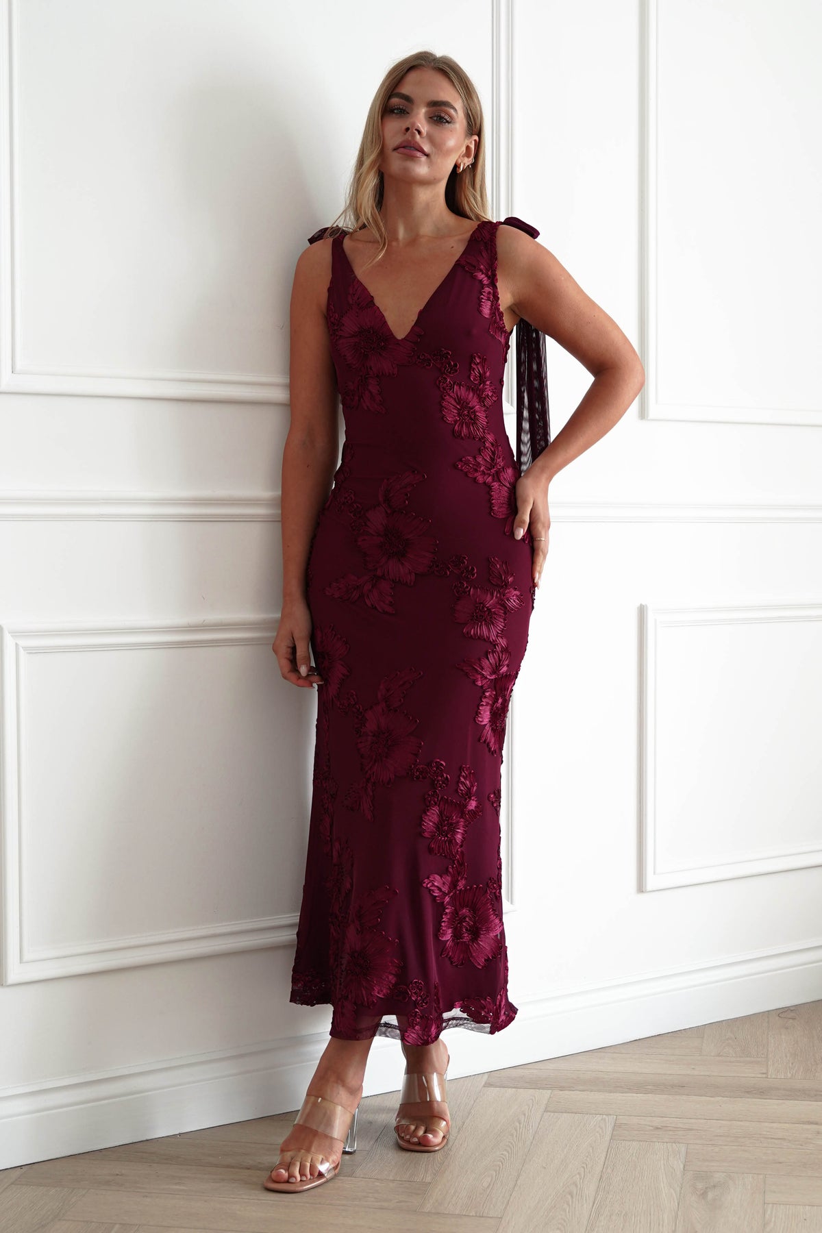 Oh Hello Clothing Women > Clothing > Dresses Cyra Floral Appliqué Maxi Dress | Wine