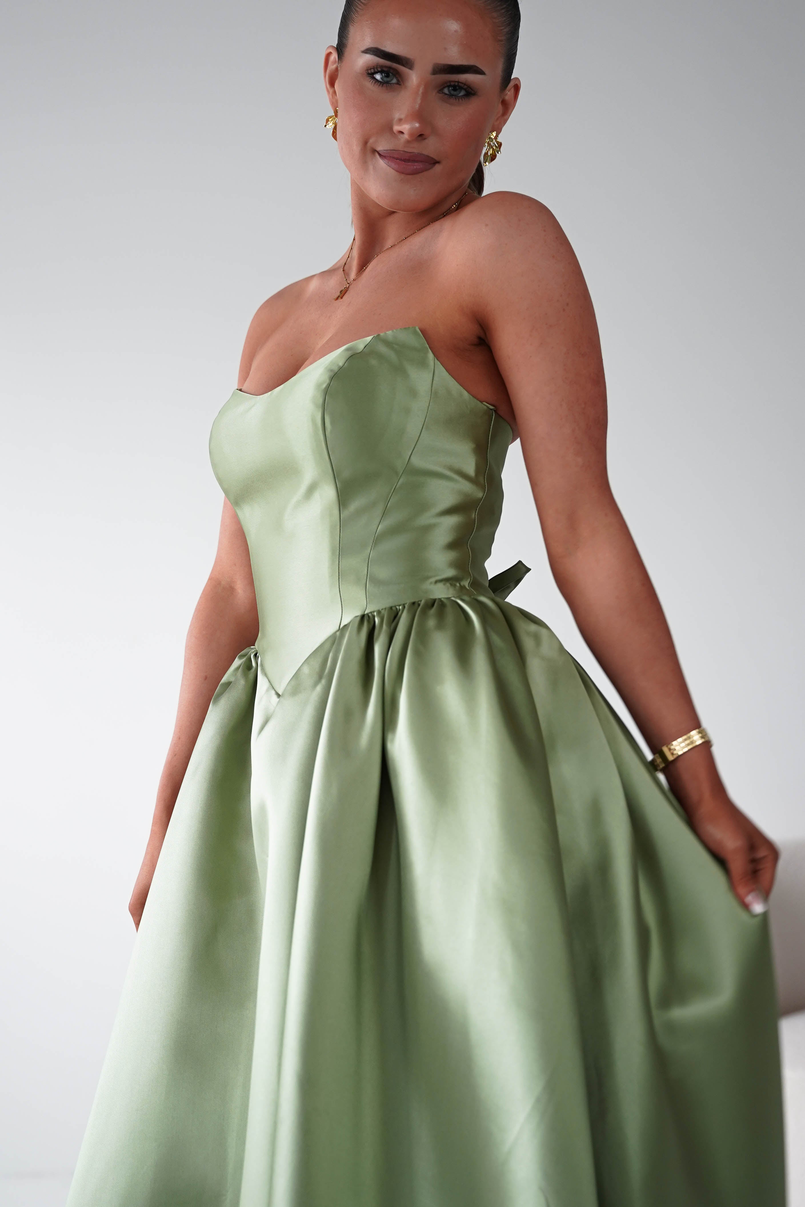 Oh Hello Clothing Women > Clothing > Dresses Phoebe Sweetheart Strapless Midi Dress | Sage