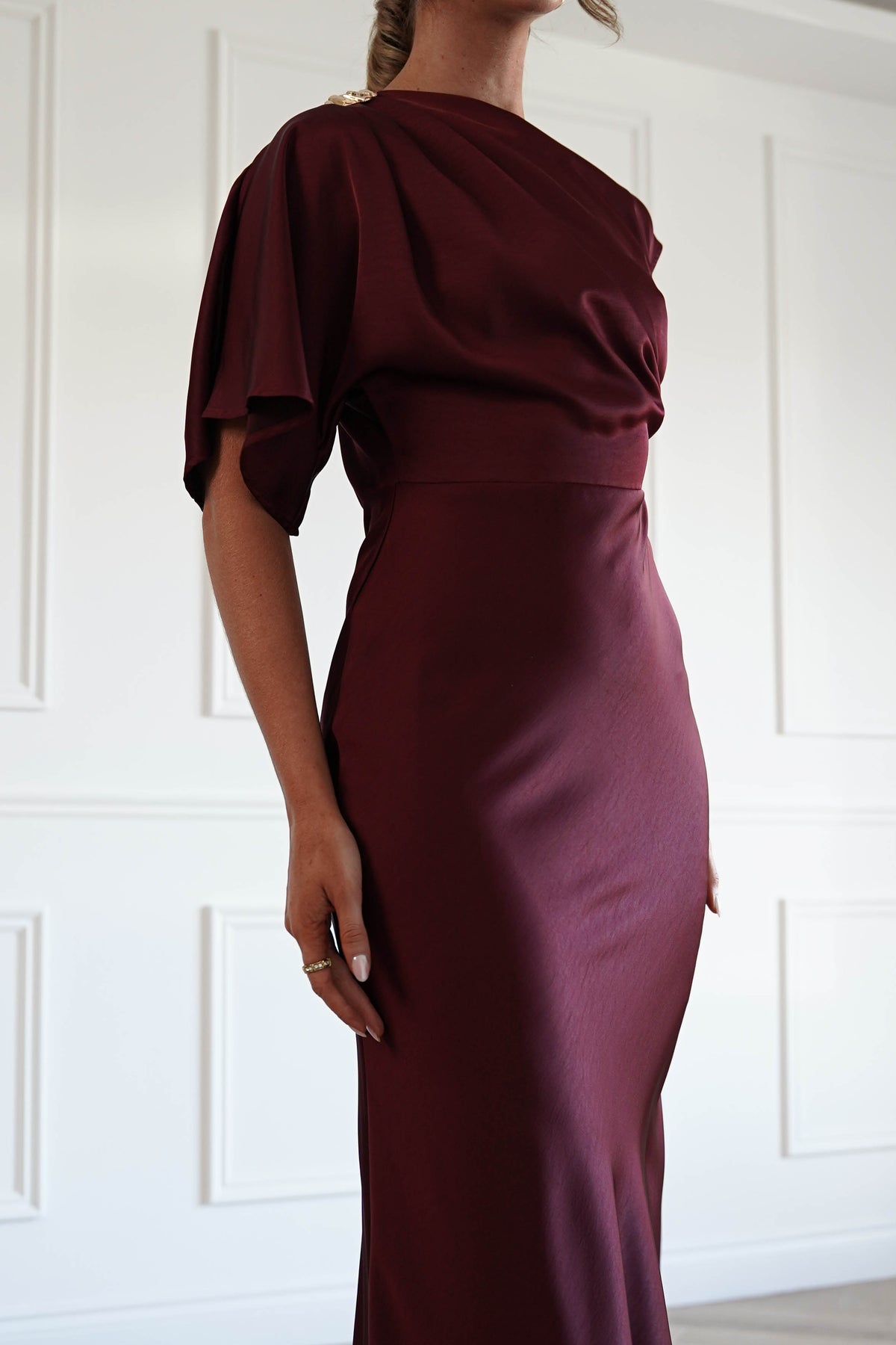 Cherry One Shoulder Satin Dress in Wine