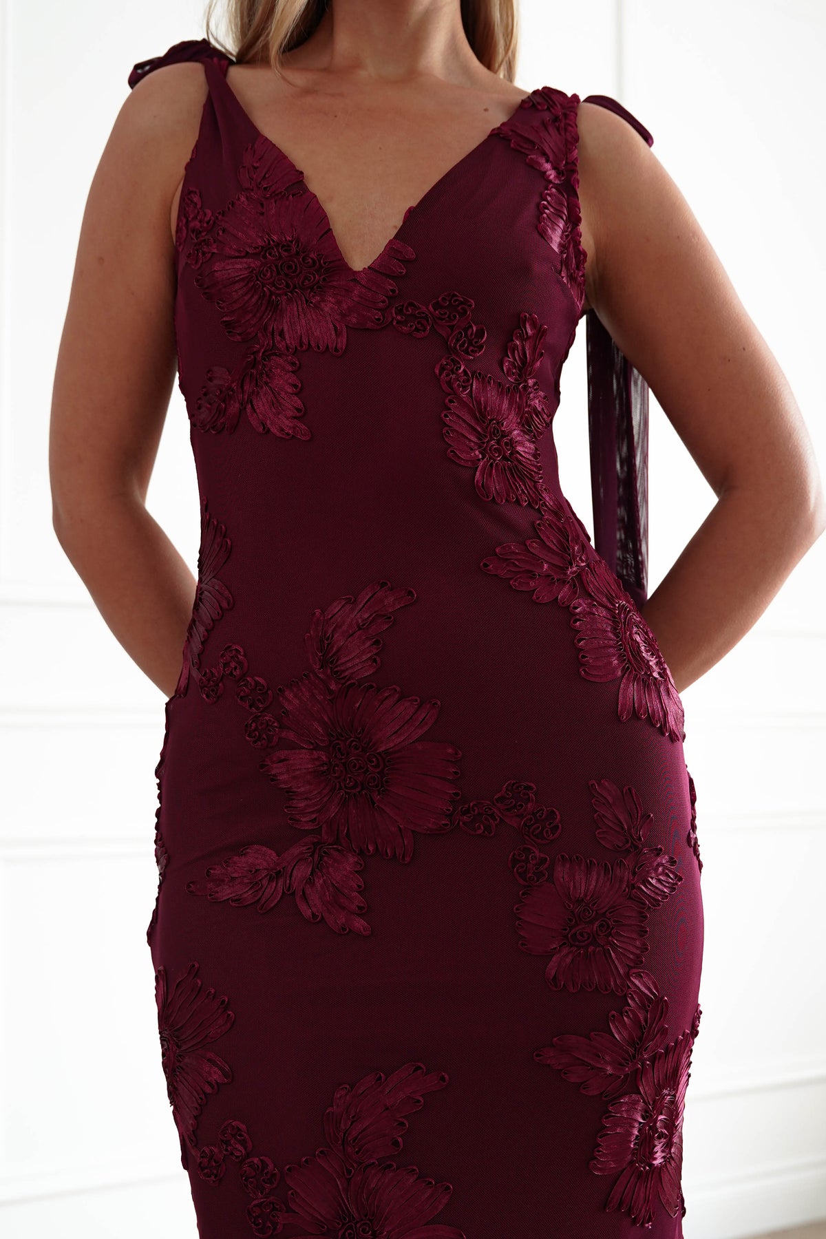 1*DONE-Cyra Maxikleid mit Blumenapplikationen | Neue Farbe - Weinrot