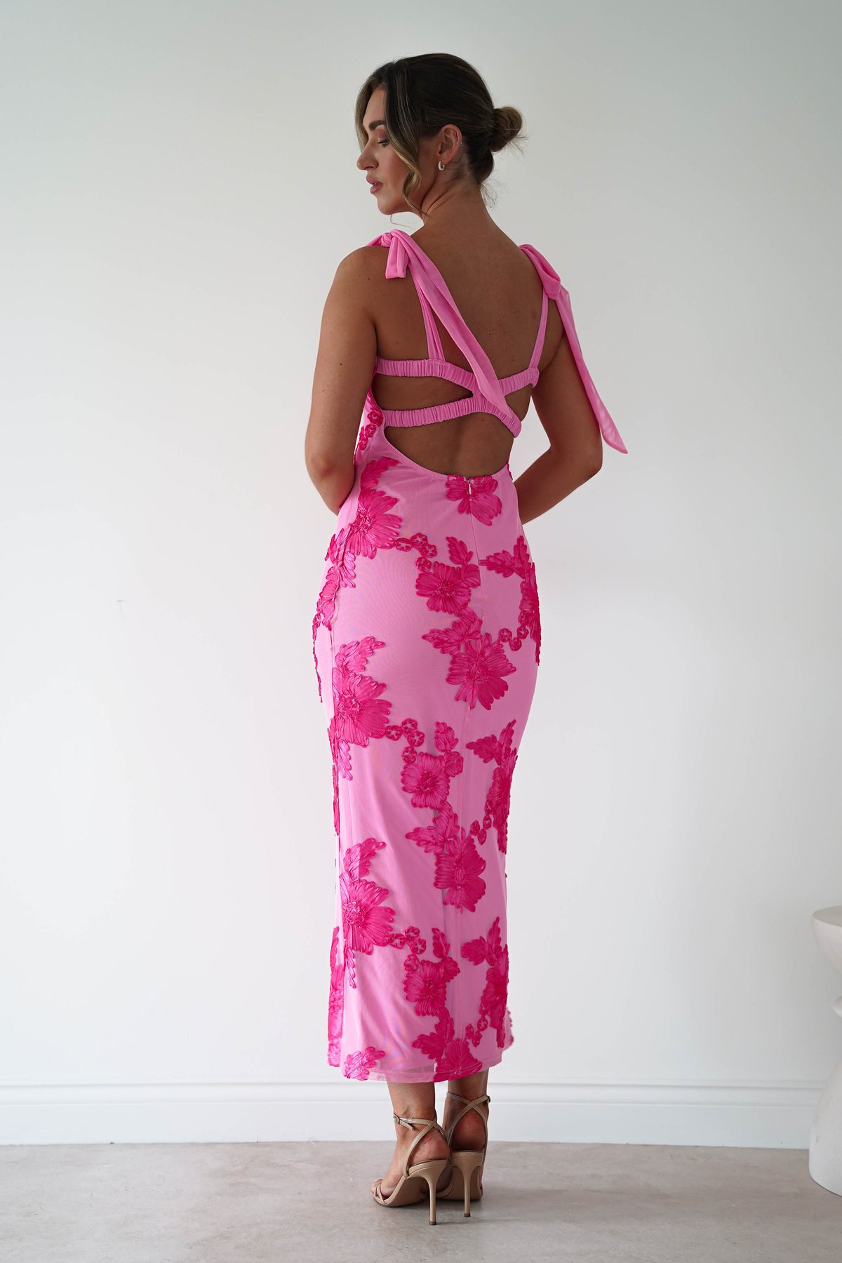 Vestido Largo con Flores Aplicadas Mahalia Rosa - Oh Hello Clothing