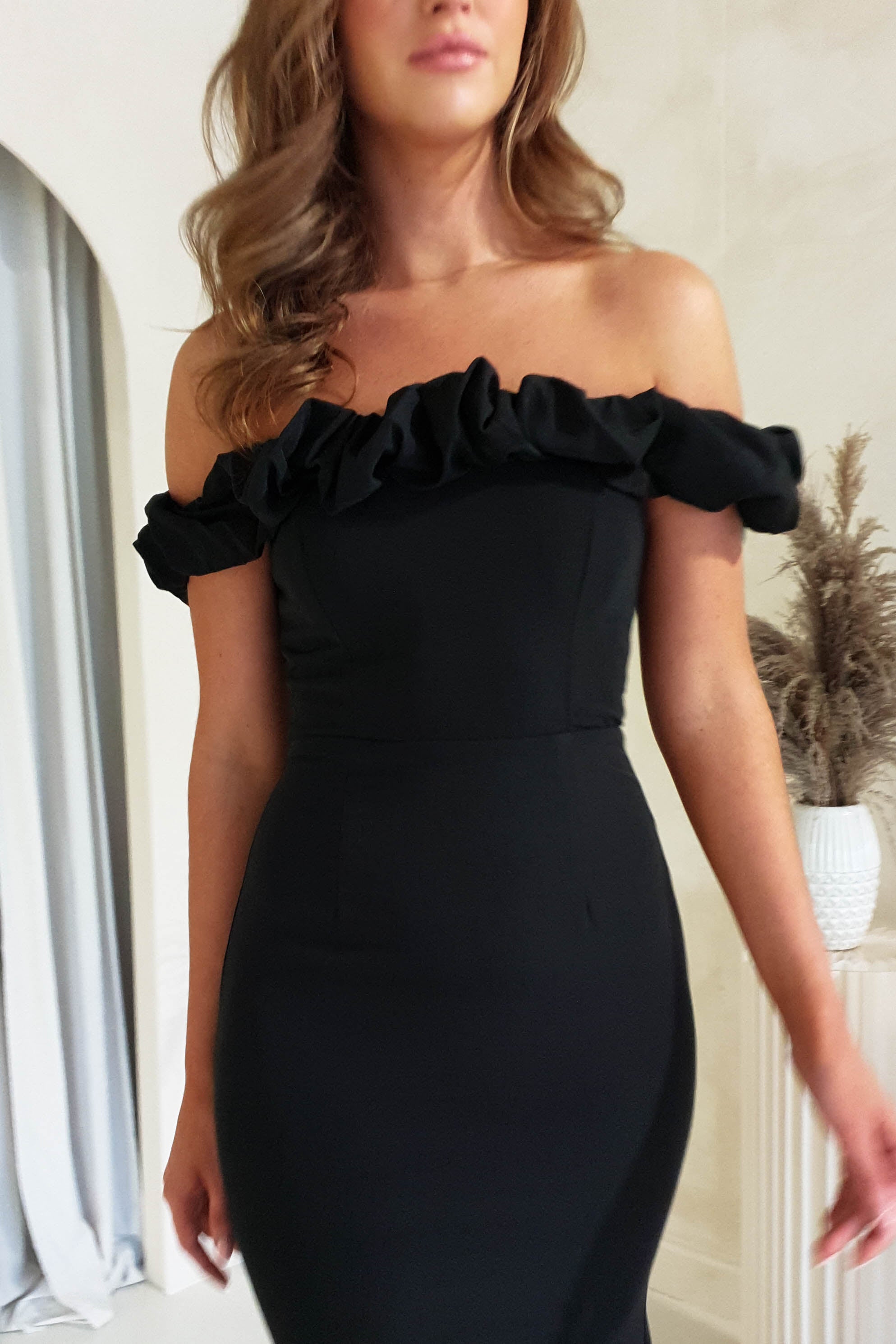Leahanne Off The Shoulder Gown | Black