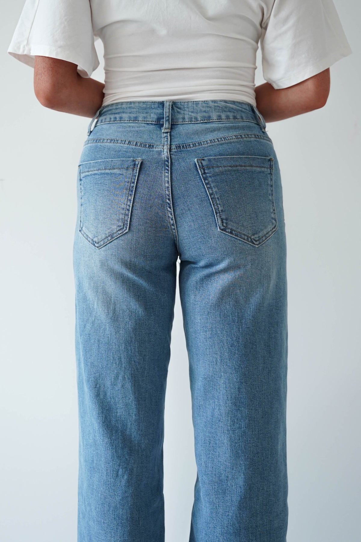 ANA & LUCY TROUSERS Enelia Wide Straight Jeans | Light Wash