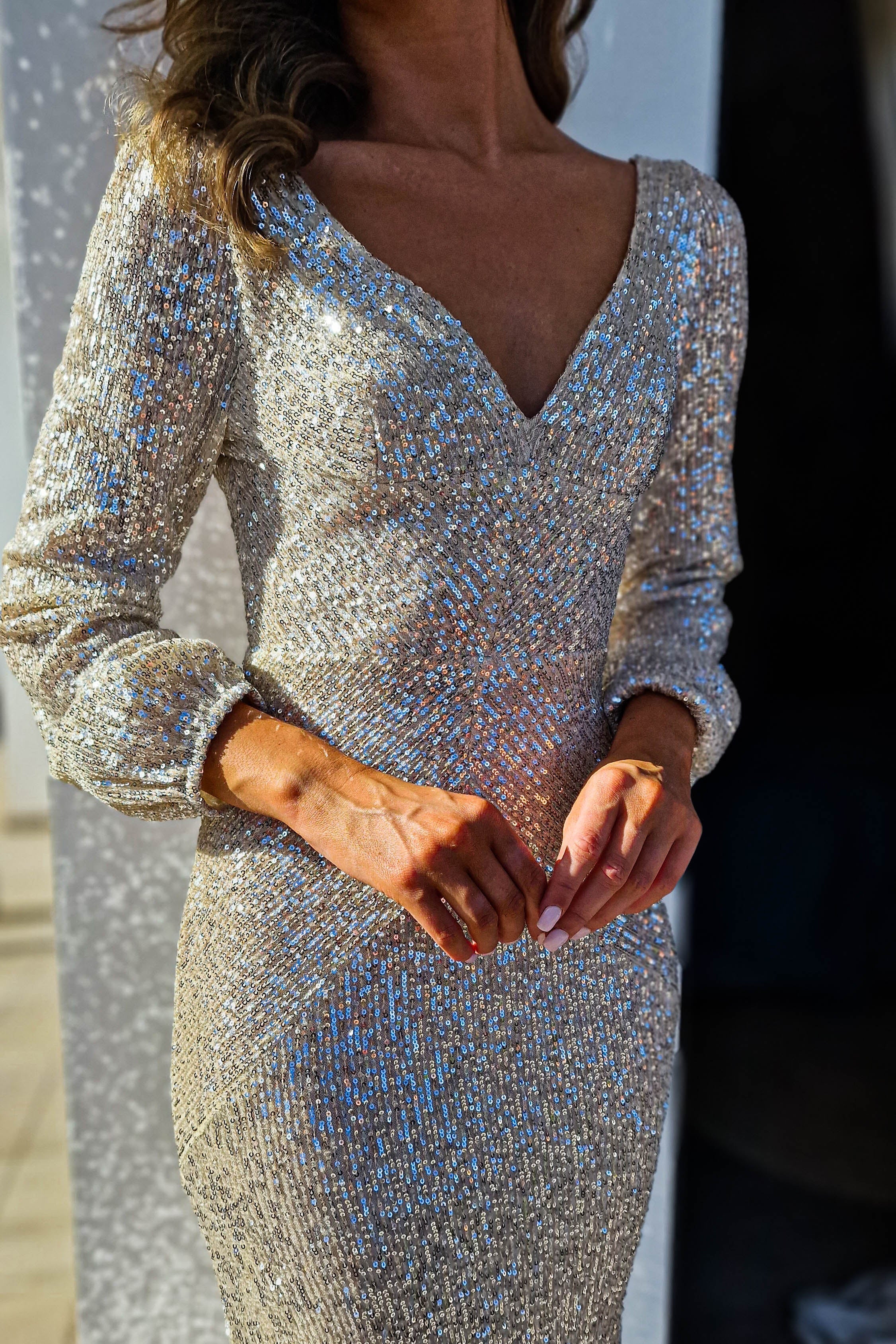 Sorelle cekinowa suknia z długim rękawem | szampan
