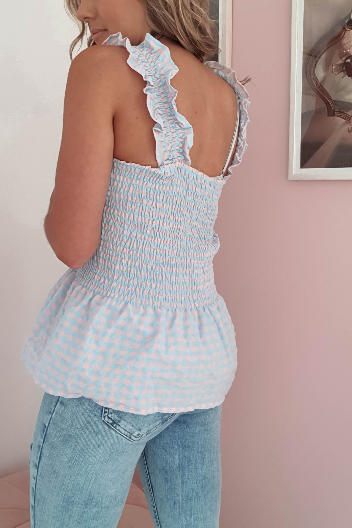 Kopertowa sukienka mini z nadrukiem Ember